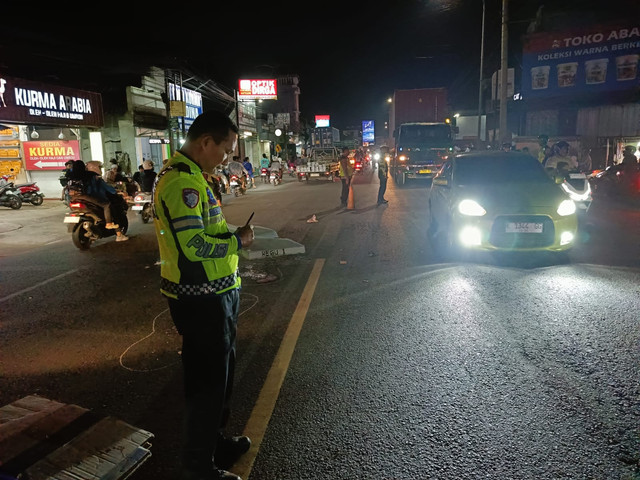 Lokasi kejadian tabrakan antara truk dengan becak di Jalan Kudus-Jepara pada Jumat (13/3) malam. Foto: Dok. Polres Jepara