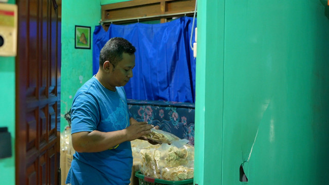 Pengusaha keripik tempe di Ngawi, Agus Heri Suryanto. Dok. Istimewa