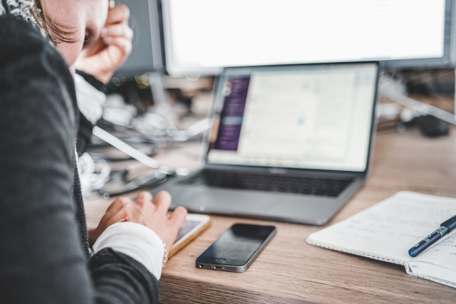 Ilustrasi cara daftar antrian KJP Maret 2026 secara online. Foto: Unsplash.com/Zan Lazarevic