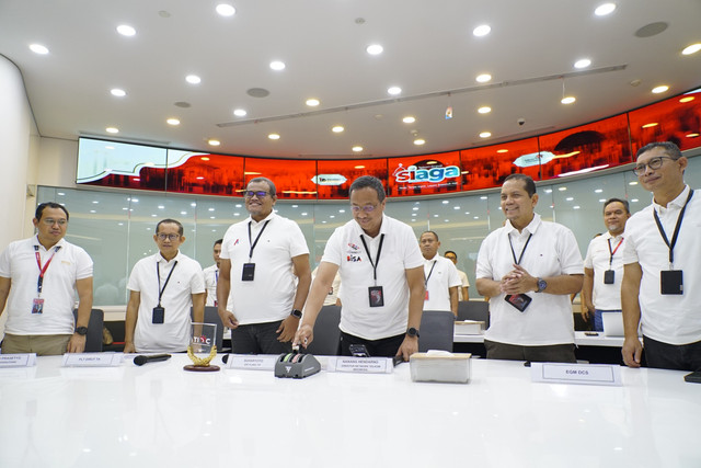 TelkomGroup menggelar Kick-Off Posko TelkomGroup SIAGA RAFI 2026 di Command Center Telkom Integrated Operation Center (TIOC) Jakarta yang dihadiri oleh Direktur Network Telkom Nanang Hendarno (ketiga dari kanan). Foto: Telkom.