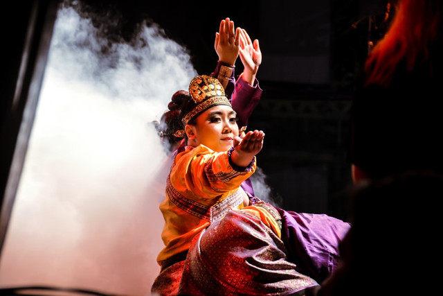 Ilustrasi sebutkan kriteria tari kreasi. Foto: Unsplash.com/Mazaya Annaptashafa