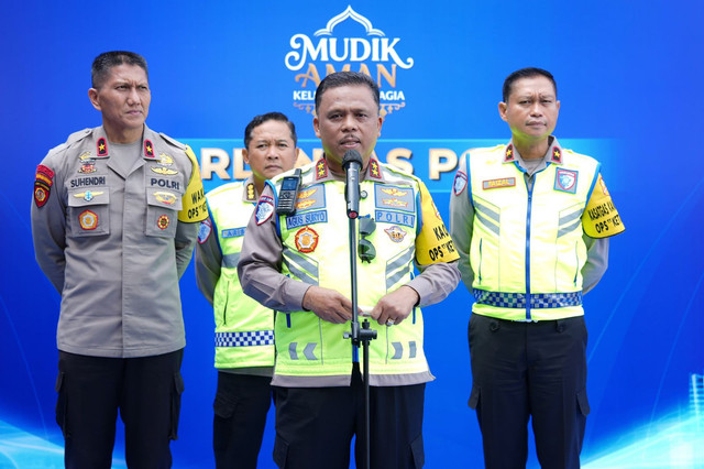 Kakorlantas Irjen Pol Agus Suryonugroho saat ditemui di Comand Center KM 29, Cikarang Utara, Minggu (15/3/2026). Foto: NTMC Polri