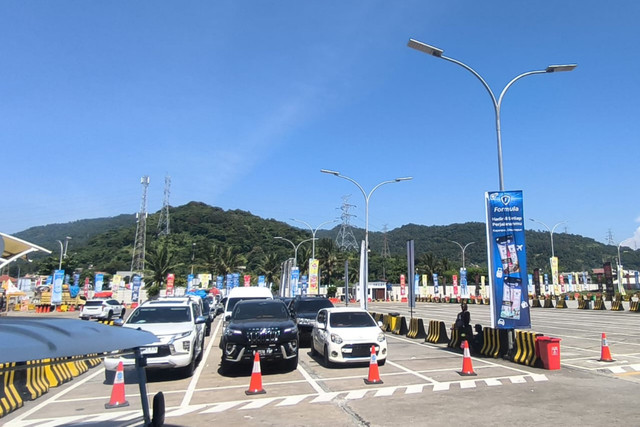 Kondisi pemudik di Pelabuhan Merak, Banten, pada Minggu (15/3) siang. Foto: Dok. kumparan
