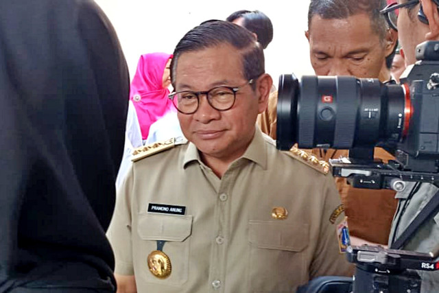 Gubernur DKI Jakarta Pramono Anung dalam "Peresmian Bedah Rumah Tahun Anggaran 2025 dan Kick Off Program Bedah Rumah Tahun Anggaran 2026" di Serdang, Kemayoran, Jakarta Pusat, Senin (16/3). Foto: Nauval Pratama/kumparan
