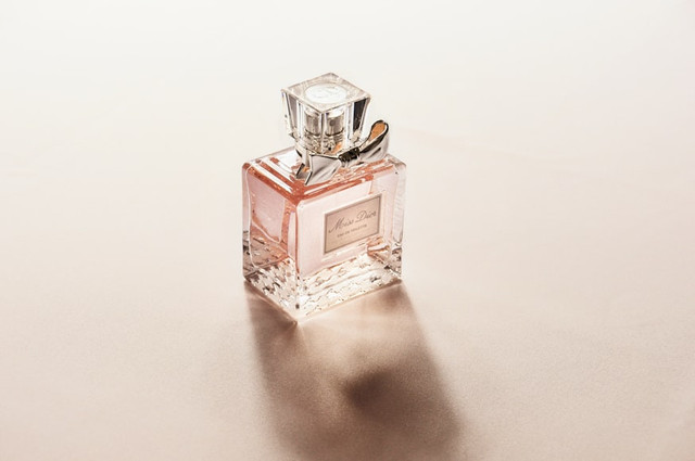 Ilustrasi Rekomendasi Parfum untuk Lebaran. Unsplash.com/Jessica Weiller