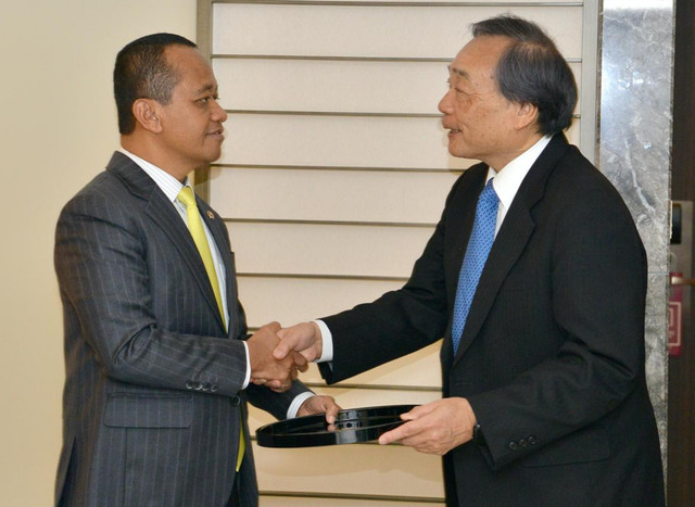 Menteri ESDM Bahlil Lahadalia bertemu dengan pimpinan perusahaan energi Jepang INPEX di Tokyo. Foto: Dok. Kementerian ESDM