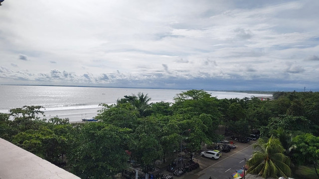 Pemandangan Pantai Barat Pangandaran, Sumber: Dokumentasi Pribadi Penulis.