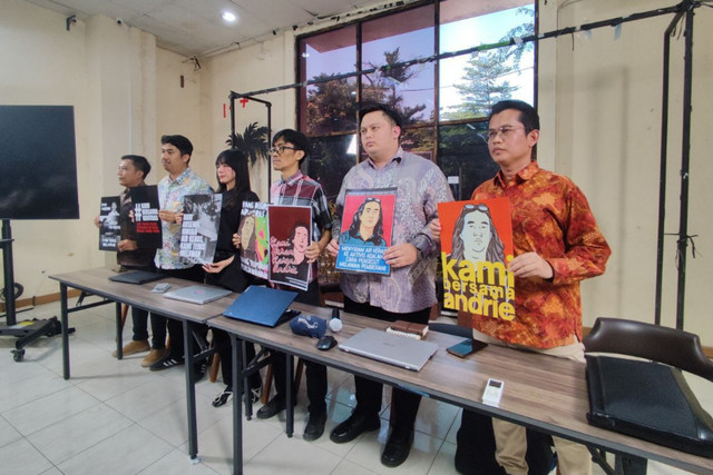 Konferensi Pers "Serangan Air Keras Pembela HAM Andrie Yunus adalah Percobaan Pembunuhan Berencana: Penegak Hukum Harus Segera Usut Tuntas!" di Kantor YLBHI, Jakarta, Senin (16/3). Foto: Nauval Pratama/kumparan