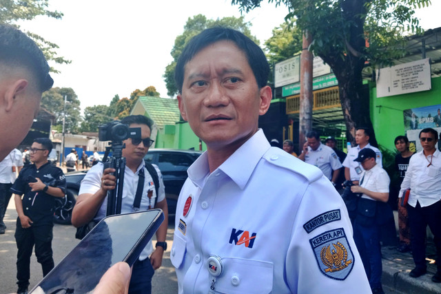 Direktur Utama PT KAI Bobby Rasyidin ditemui di Kawasan Jalan Manggarai, Jakarta Selatan, Senin (16/3/2026). Foto: Najma Ramadhanya/kumparan