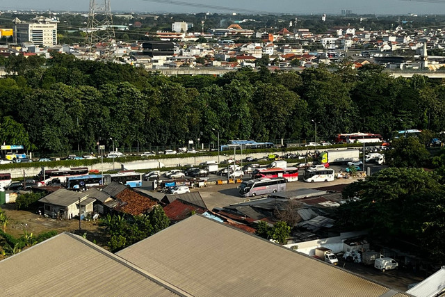 Lalu lintas di Jalan Mayjen Sutoyo, Jakarta, Senin (16/3/2026). Foto: Rayyan Farhansyah/kumparan