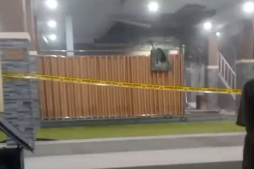 Kondisi usai ledakan di Masjid Pesona Regency, Jember, Senin (16/3/2026). Foto: Dok. Istimewa