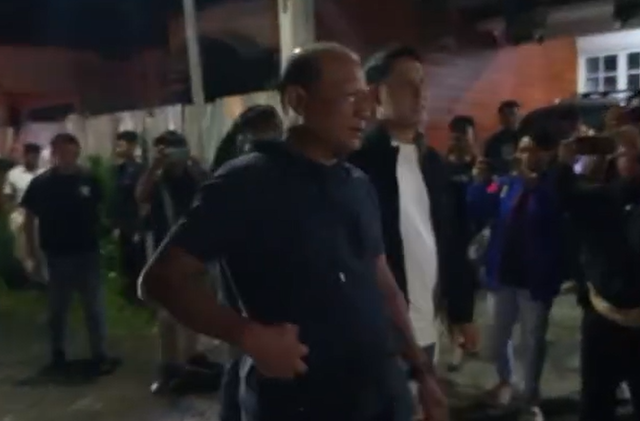 Kapolda Jawa Timur Irjen Nanang Avianto tiba di lokasi ledakan masjid di Jember, Selasa (17/3). Dok. kumparan