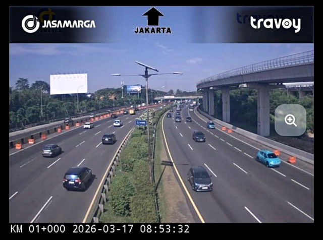 Lalu lintas di Tol Jakarta Cikampek pagi ini yang masih terpantau lancar, pada Selasa (17/3). Foto: Dok. CCTV Travoy Jasa Marga