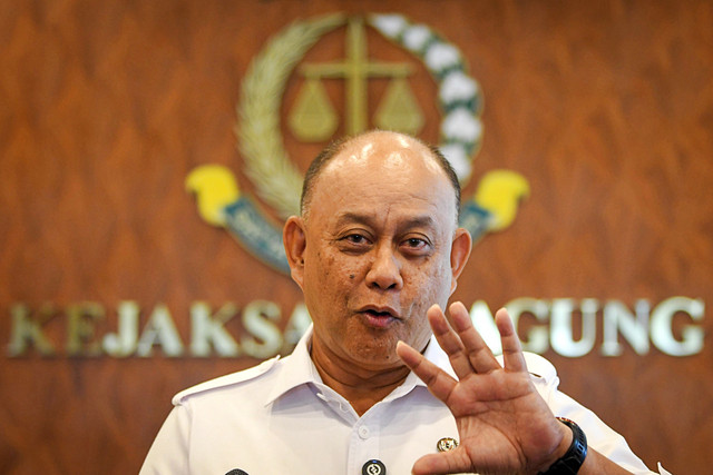 Kepala Badan Gizi Nasional (BGN) Dadan Hindayana menyampaikan keterangan kepada wartawan usai bertemu dengan Jaksa Agung ST Burhanuddin di Gedung Kejaksaan Agung, Jakarta, Selasa (17/3/2026). Foto: Aditya Pradana Putra/ANTARA FOTO