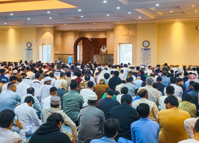 Ilustrasi khutbah idul fitri sedih tentang anak yatim. Foto: Unsplash