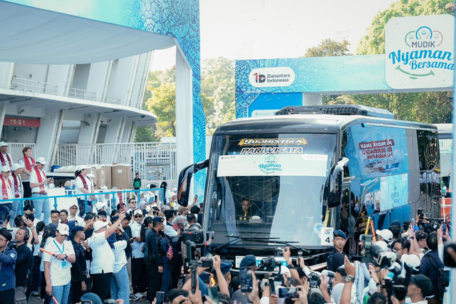InJourney saat memberangkatkan 2.418 pemudik program Mudik Gratis Bersama BUMN 2026 di kawasan Ring Road Gelora Bung Karno, Senayan, Jakarta pada Selasa (17/03). Foto: Dok. InJourney