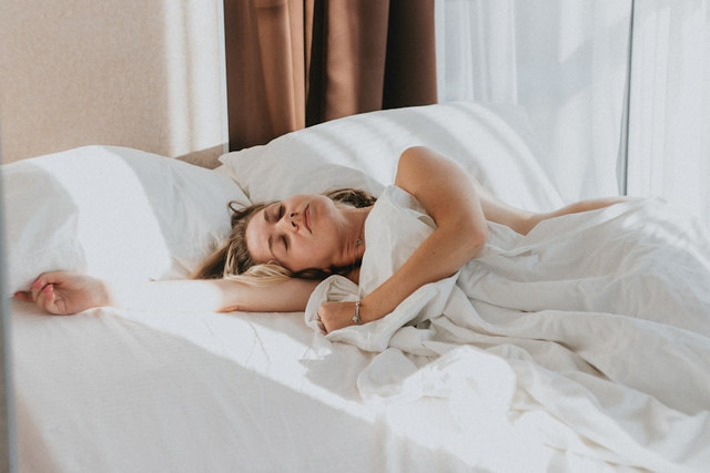 Ilustrasi Kenapa manusia perlu tidur . Foto: Unsplash/iam_os