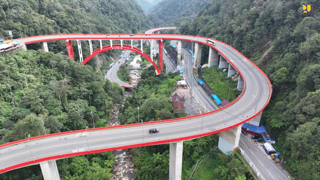 Situasi jalur Padang-Bukittinggi, yang melintasi kawasan Lembah Anai dan Sitinjau Lauik. Foto: Dok. Bakom RI