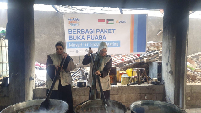 Dapur Umum Relawan DT Peduli di Gaza (Sumber : DT Peduli)