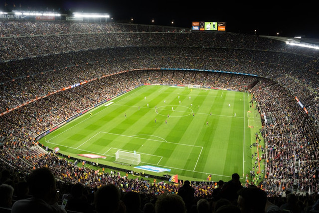 Barcelona vs Newcastle live di TV mana, Foto hanya ilustrasi, bukan pertandingan yang sebenarnya: Unsplash/Krzysztof Dubiel
