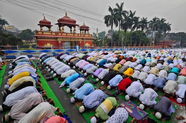 Ilustrasi khutbah Idul Fitri 2026 tentang saling memaafkan.Foto: Dibakar Roy / Unsplash