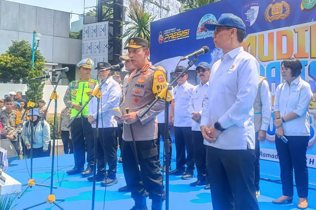 Kapolri Jenderal Listyo Sigit Prabowo saat memberikan keterangan mengenai Mudik Gratis Presisi Polri 2026 di Polda Metro Jaya, Jakarta, Rabu (18/3/2026). Foto: Ryan Iqbal/kumparan
