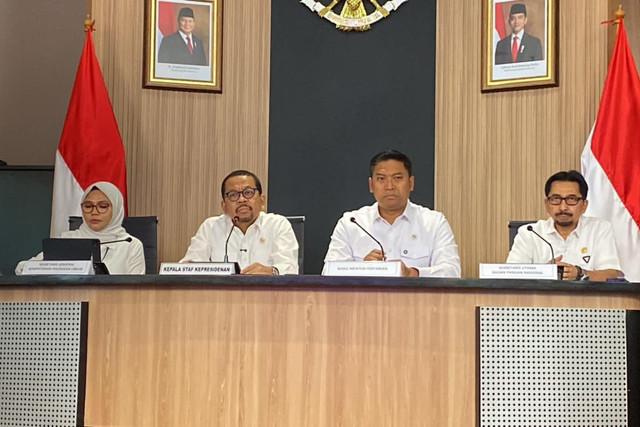 Konferensi pers Wamentan Sudaryono dan Kepala KSP Qodari di Kantor KSP, Kompleks Istana Kepresidenan, Jakarta Pusat, Rabu (18/3/2026). Foto: Zamachsyari/kumparan