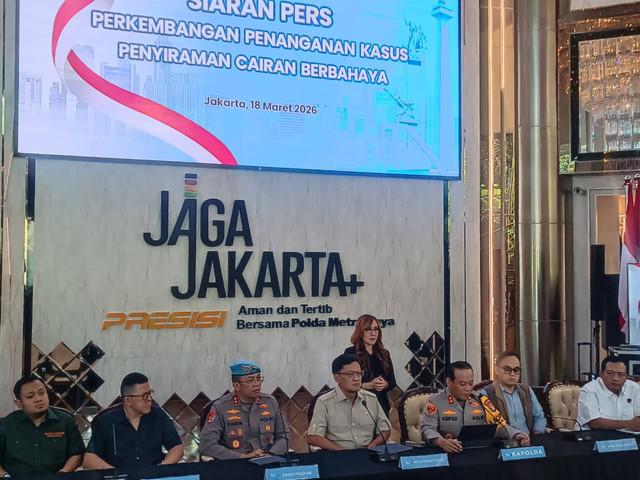 Konferensi Pers Perkembangan Penanganan Kasus Penyiraman Cairan Berbahaya Terhadap aktivis KontraS, Andrie Yunus di Polda Metro Jaya pada Rabu (18/3). Foto: Ryan Iqbal/kumparan
