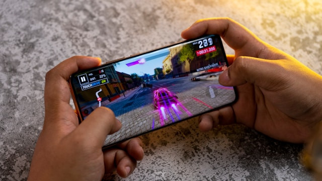 Ilustrasi HP gaming 2 jutaan. Foto: Unsplash.