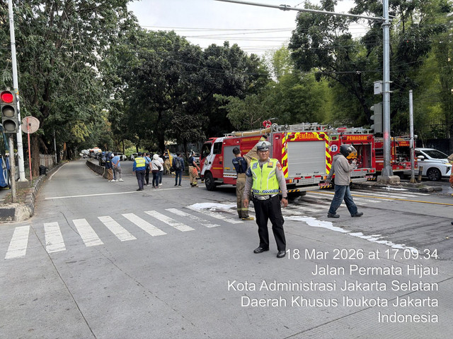 TKP Peristiwa Kebakaran Mobil Mercy di Jalan Permata Hijau, Jakarta Selatan pada Rabu (18/3). Foto: Dok. Polres Metro Jakarta Selatan