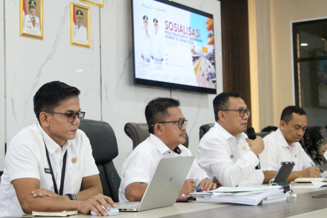 Sosialisasi Badan Pendapatan Daerah (Bapenda) Karawang terkait Perbup Pajak Air Tanah dan Pajak Reklame digelar secara daring, diikuti pelaku usaha dan wajib pajak di Karawang