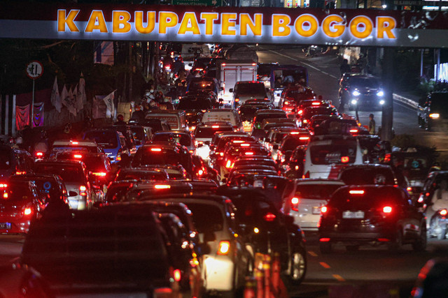 Ilustrasi kemacetan di Simpang Gadog, Puncak, Bogor.  Foto: Yulius Satria Wijaya/ANTARA FOTO