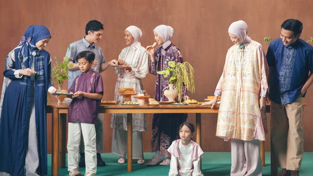 Kilas Balik Tampilan Hari Raya hingga Prediksi Tren Baju Lebaran 2026. Foto: Instagram @riamirandaofficial