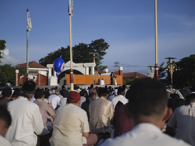 Ilustrasi Susunan acara halal bihalal RT. Foto: Unsplash.com/Thoriq Shobih