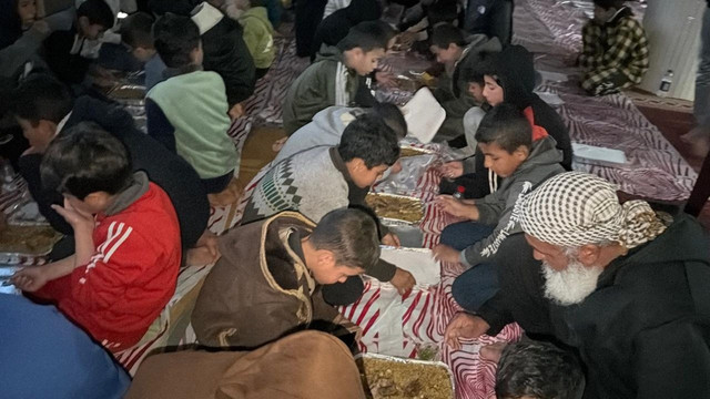 Suasana Saat berbuka puasa di Masjid DT Gaza (Sumber : DT Peduli)