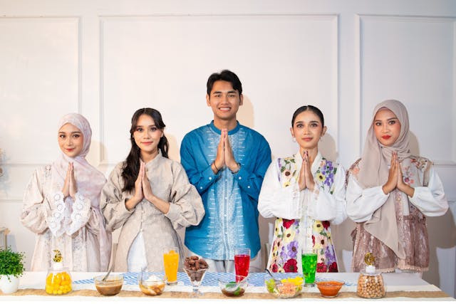 Contoh ikrar halal bihalal 2026, foto hanya ilustrasi, bukan yang sebenarnya: Pexels/Alfatah Bilal Afdam