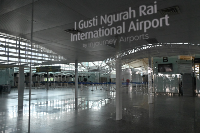 Suasana Terminal Internasional Bandara I Gusti Ngurah Rai lengang saat Hari Raya Nyepi tahun Saka 1948 di wilayah Desa Adat Tuban, Badung, Bali, Kamis (19/3/2026). Foto: Fikri Yusuf/ANTARA FOTO