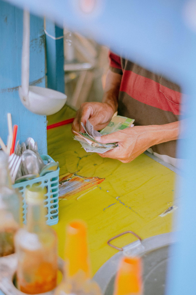 Ilustrasi Rakyat Tercekik: Unsplash