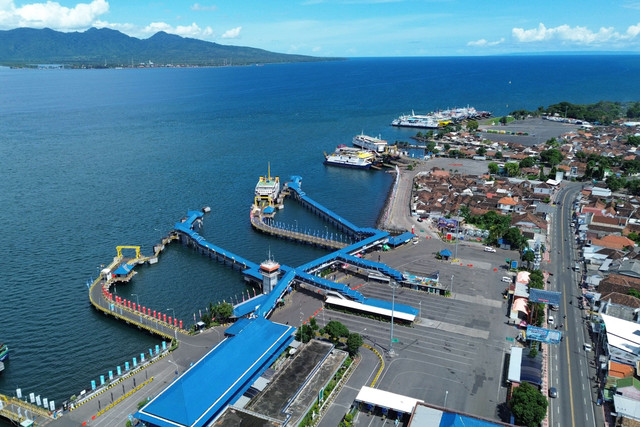 Foto udara suasana sepi di Pelabuhan Ketapang, Banyuwangi, Jawa Timur, Kamis (19/3/2026). Foto: Budi Candra Setya/ANTARA FOTO