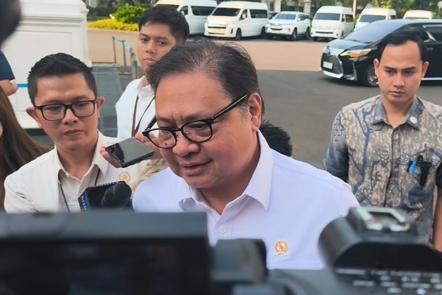 Menko Perekonomian Airlangga Hartarto di Kompleks Istana Kepresidenan, Jakarta Pusat, Kamis (19/3). Foto: Zamachsyari/kumparan