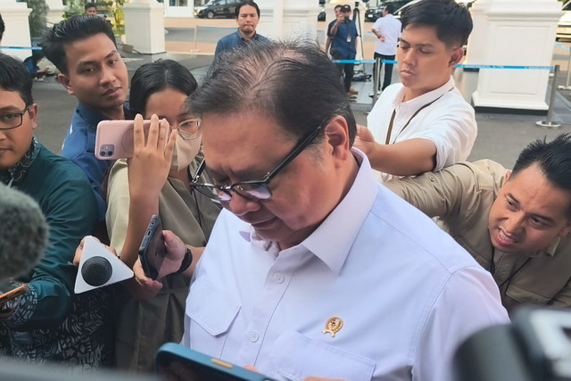 Menko Perekonomian Airlangga Hartarto di Kompleks Istana Kepresidenan, Jakarta Pusat, Kamis (19/3). Foto: Zamachsyari/kumparan
