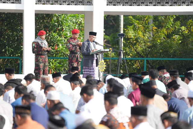 Ketua Umum PP Muhammadiyah Haedar Nashir menyampaikan khutbah salat Idul Fitri 1447 H di Lapangan Universitas Muhammadiyah Yogyakarta (UMY), Yogyakarta, Jumat (20/3/2026). Foto: PP Muhammadiyah
