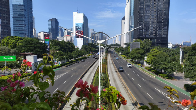 Kondisi lalu lintas di Jalan Jenderal Sudirman, Jakarta. Foto: Jonathan Devin/kumparan