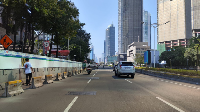 Kondisi lalu lintas di Jalan MH Thamrin, Jakarta, Jumat (20/3/2026). Foto: Jonathan Devin/kumparan