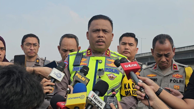 Kakorlantas Irjen Pol Suryo Nugroho di Km 29 tol Jakarta-Cikampek, Cikarang Utara, Jumat (20/3).  Foto: Rayyan/Kumparan