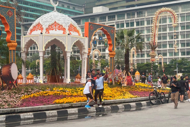 Suasana lengangnya kawasan Bundaran HI, Jakarta, Sabtu (21/3/2026). Foto: Nauval Pratama/kumparan