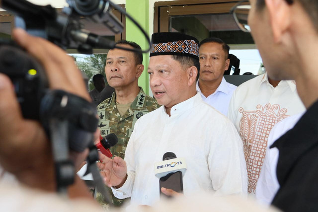 Kasatgas PRR Tito Karnavian di Batalyon Infanteri Raider Khusus 111/Karma Bhakti usai mendampingi Presiden Prabowo di Kabupaten Aceh Tamiang, Sabtu (21/3/2026) Foto: Kemendagri RI