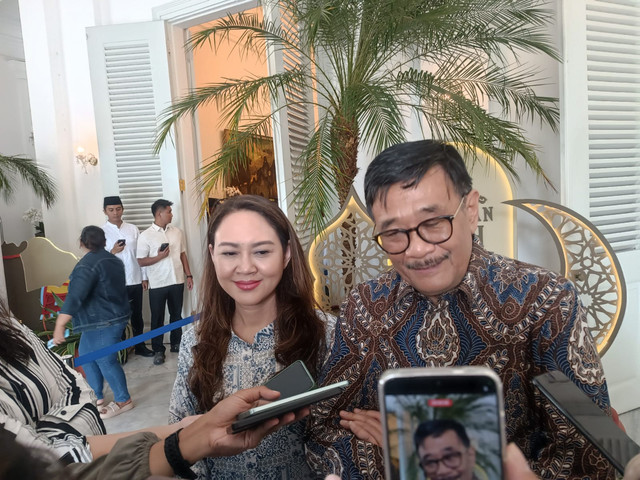 Gubernur DKI Jakarta Ke-16, Djarot Saiful Hidayat saat menghadiri agenda open house halal bihalal di Pendopo Balaikota, Sabtu (21/3). Foto: Ryan Iqbal/kumparan