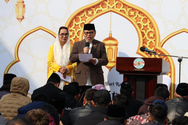 Duta Besar Republik Indonesia untuk China dan Mongolia Djauhari Oratmangun memberikan pidato saat menghadiri pelaksanaan salat Idul Fitri 1447 Hijriah di KBRI Beijing, China, Sabtu (21/3/2026). Foto: KBRI Beijing