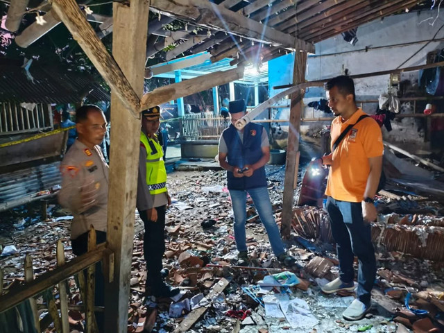 Rumah warga di Purworejo rusak akibat ledakan mercon, Jumat (20/3).  Foto: Dok. Istimewa